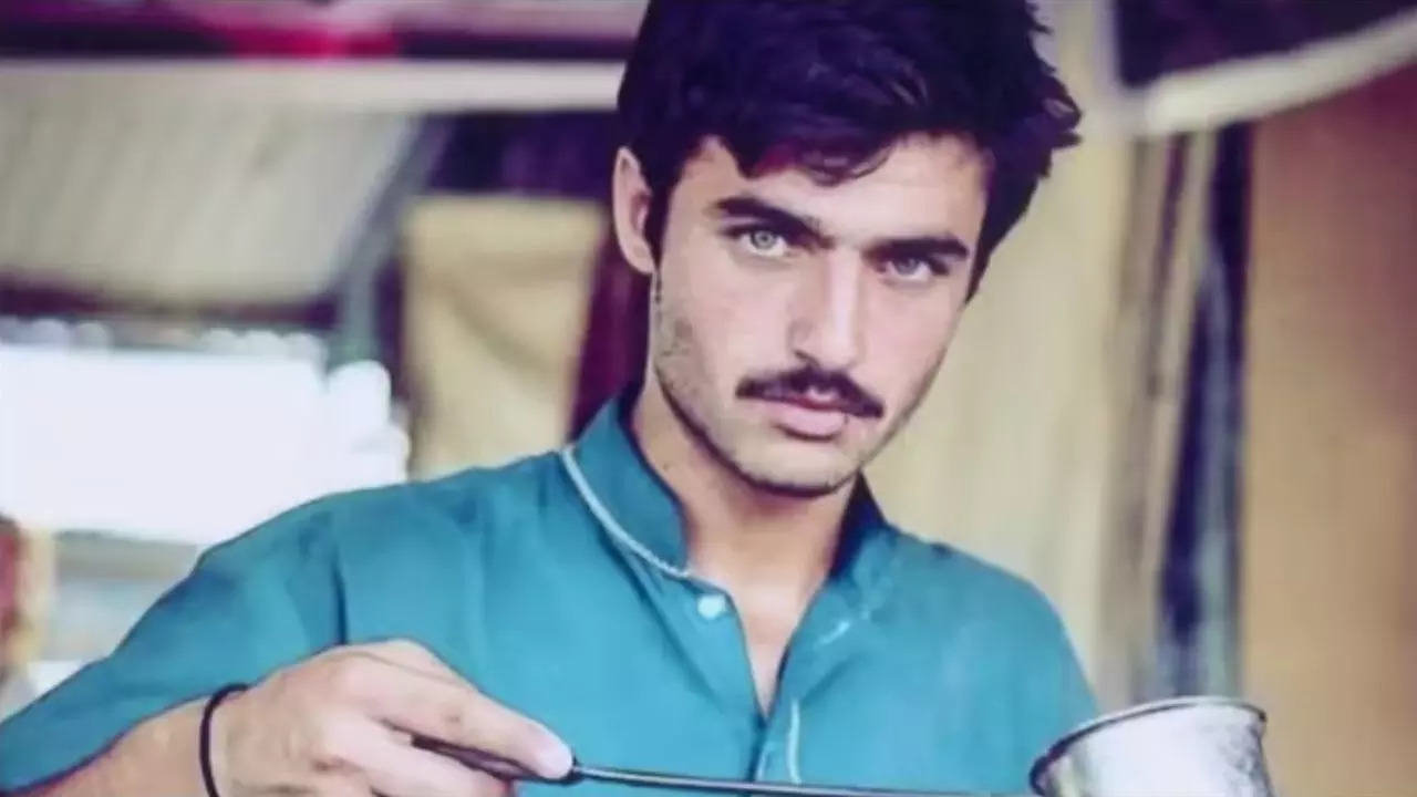 Remember The Blue-Eyed Pakistani Chaiwala? He Now Owns a London Cafe (Image Credit: Instagram/@ chaiwalauk_ak)