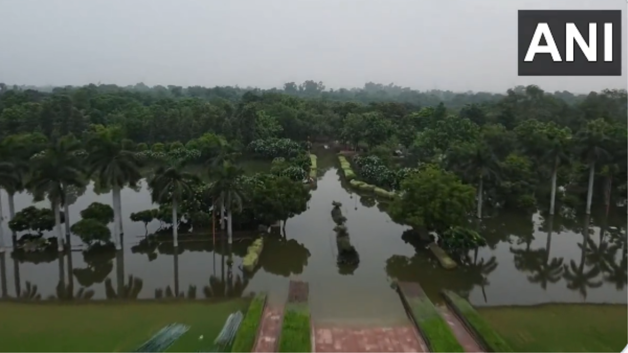 delhi waterlogging rajghat