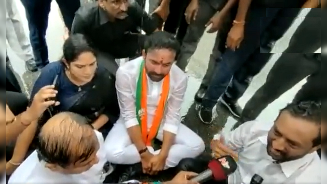 Union Minister G Kishan Reddy Sits On Hyderabad Road Amid Heavy Downpour | Here's What Happened