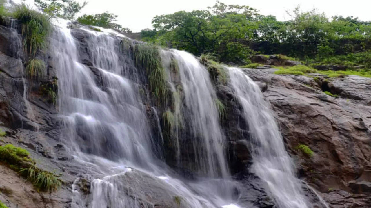 Pune district administration bans tourist entry, rappelling at Madhe Ghat waterfall for 2 months