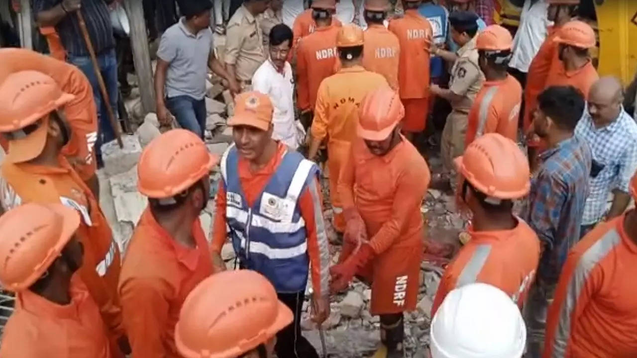 Gujarat Rains: Two-Storey Building Collapses In Junagarh, 2 Bodies ...