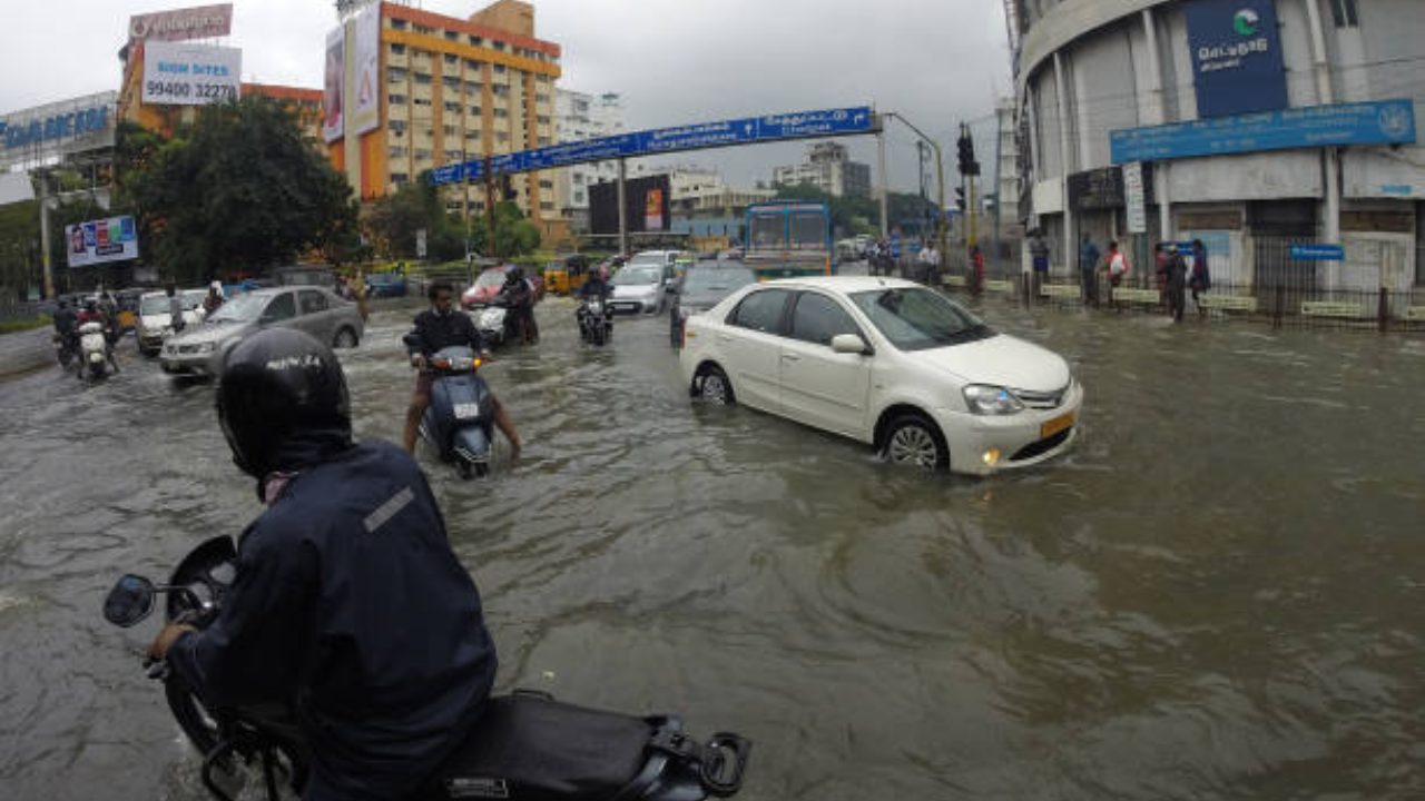 Heavy Rainfall Brings City to a Hault