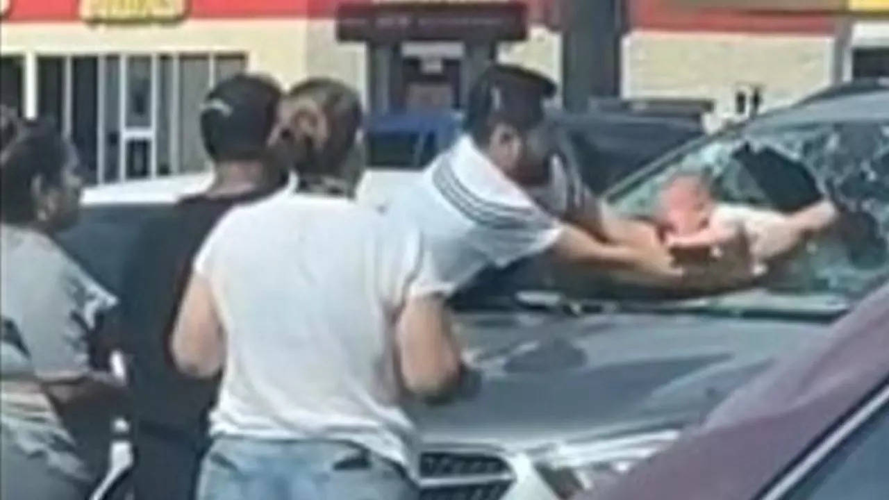 Father Smashes Windshield to Rescue Crying Baby (Image via Twitter)