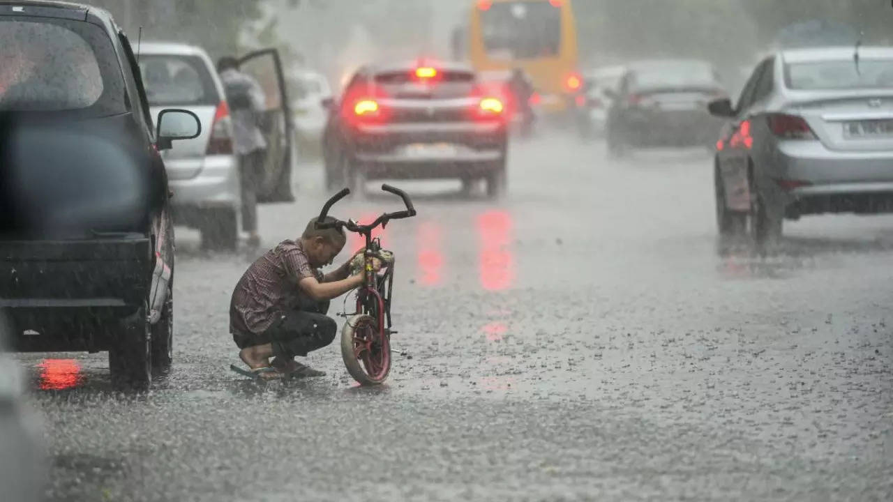 Heavy Rains To Continue In Himachal, Mumbai, UP, Telangana, Odisha