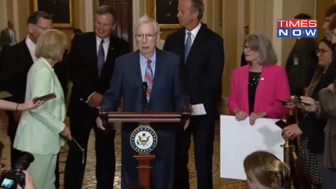 Republican Leader Mitch McConnell Freezes During Press Conference ...