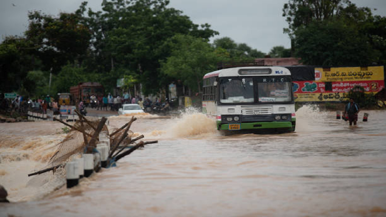 Telangana Schools Closed Tomorrow Due to Heavy Rains: CM K Chandrashekhar RaoTelangana Schools Closed Tomorrow Due to Heavy Rains: CM K Chandrashekhar Rao