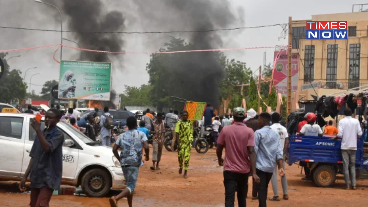 Niger Coup Supporters Set Fire to Ruling Party Office