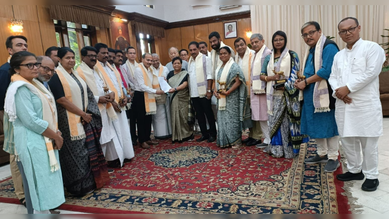 INDIA Bloc Submits Memorandum to Governor