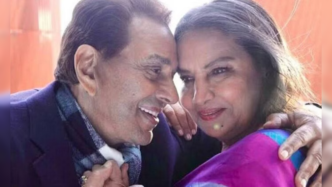 Dharmendra and Shabana Azmi Liplock Seen in Rocky Aur Rani Ki Prem Kahani