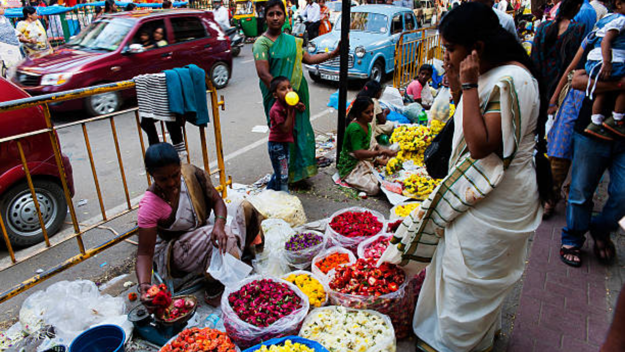 1500 Street Vendors to Protest Against Footpath Clearance Drive Tomorrow