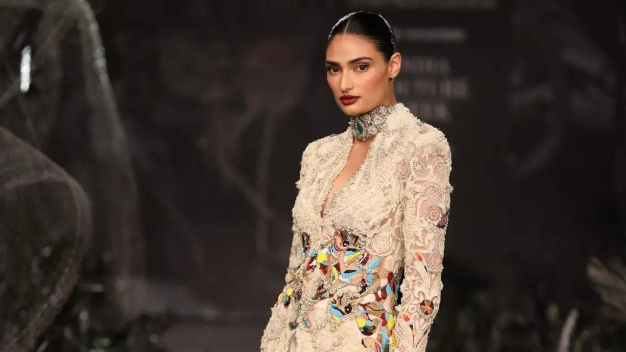 Desi Gigi Hadid! Athiya Shetty's Catwalk Leaves Internet IMPRESSED. Netizens Say 'Chose The Wrong In