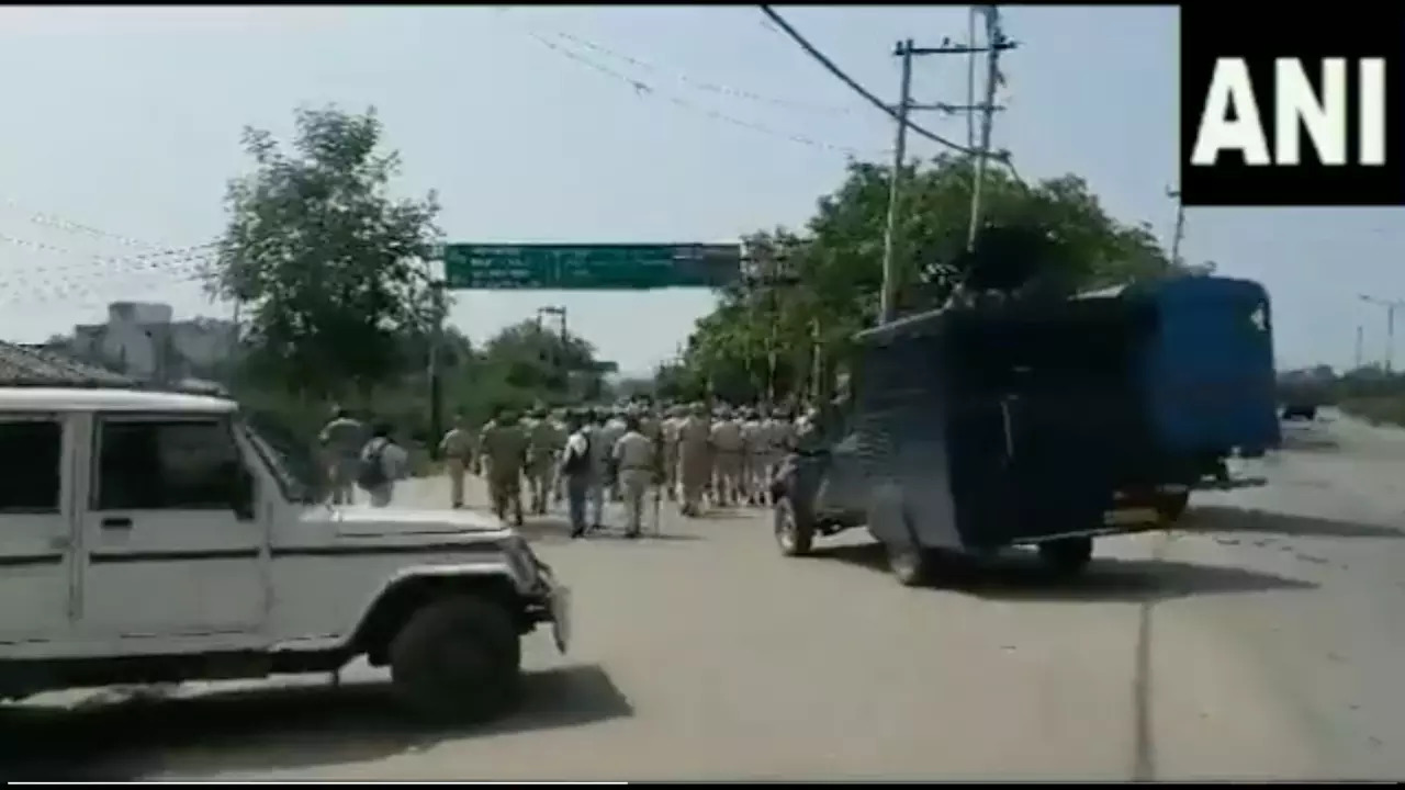 Police to the rescue operation in Nuh, Haryana