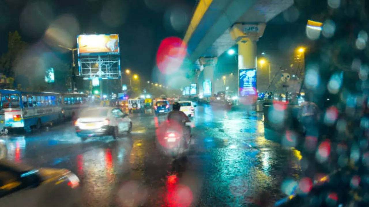 Kolkata on Alert, Heavy Rains to Pound Bengal Till Tomorrow; Check IMD ...