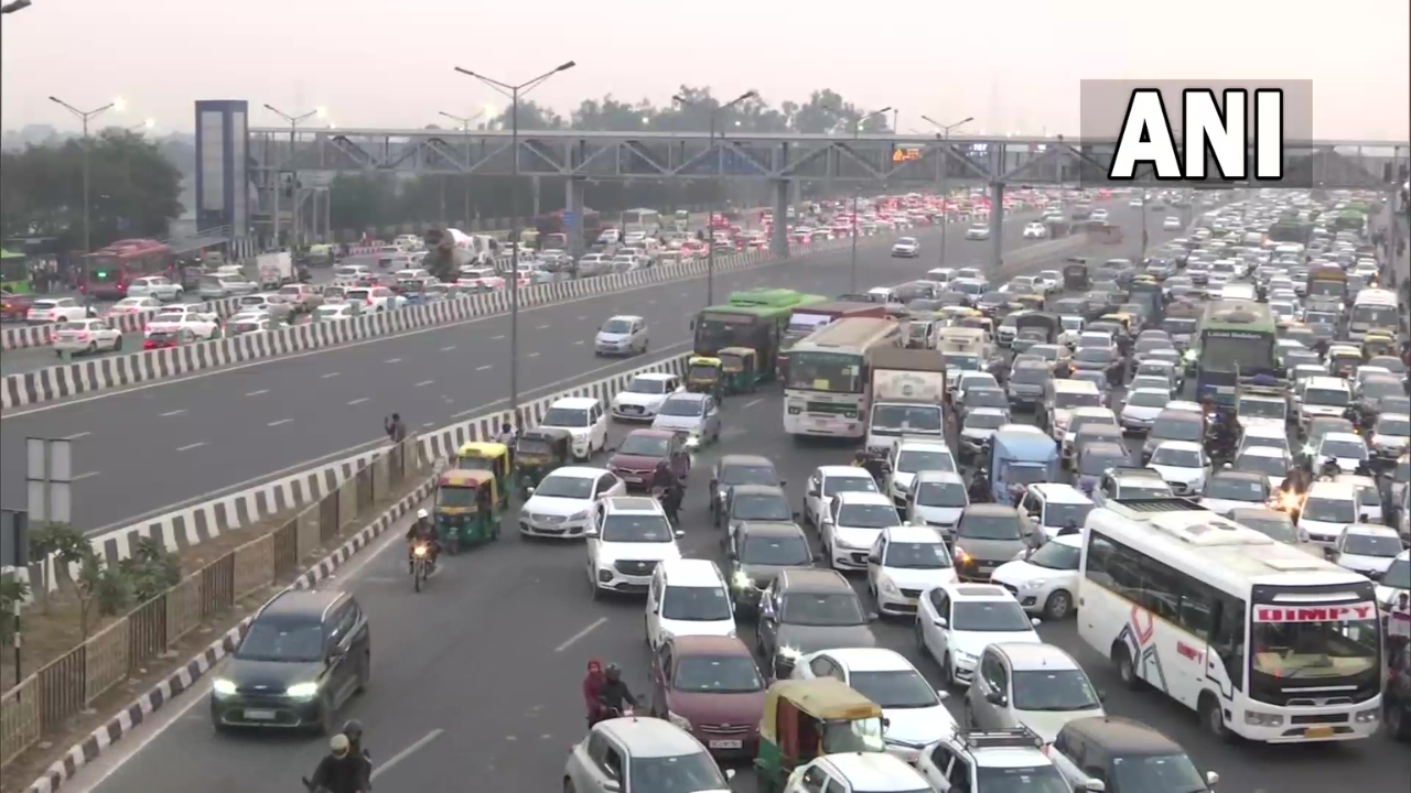 Relief for Delhiites: Repair Work Finally Begins at Noida Link Road Near Akshardham