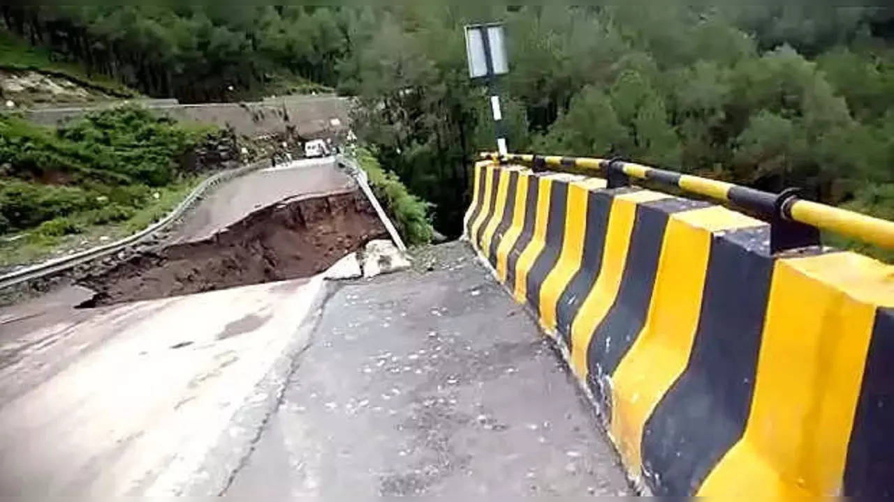 Shimla-Chandigarh National Highway Closed Due To Landslide