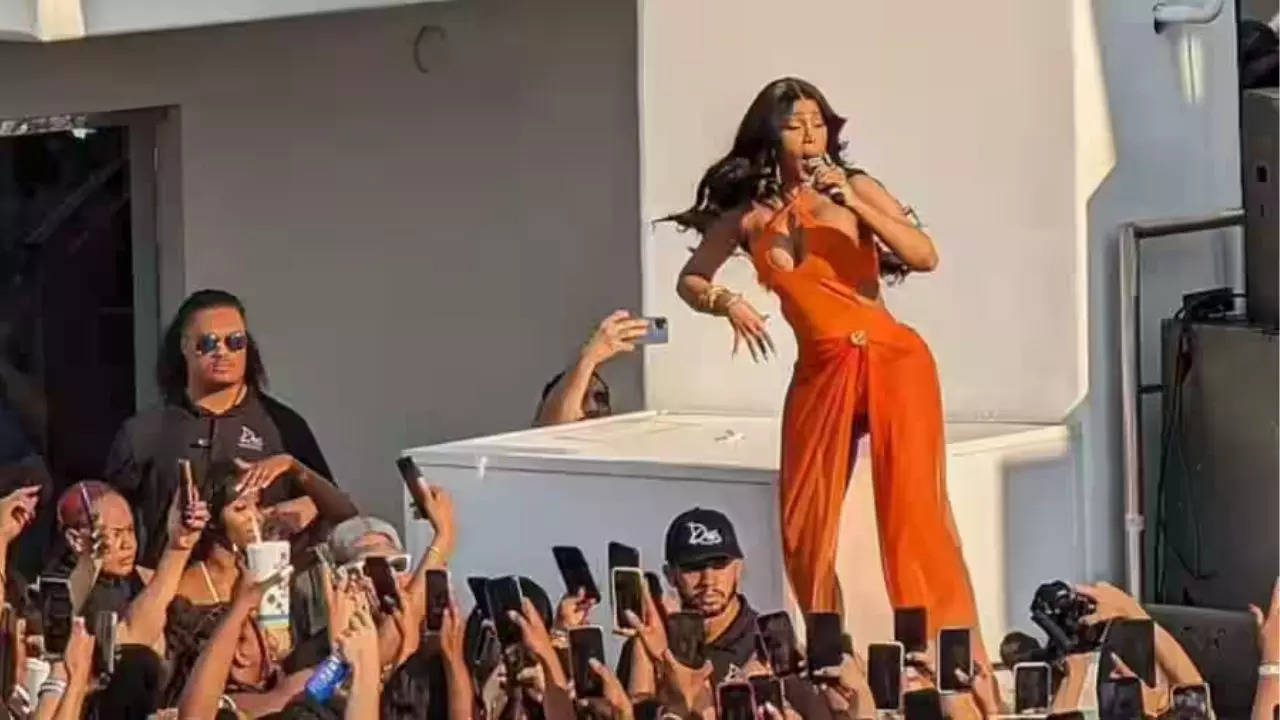 Microphone Thrown By Cardi B at Concertgoer Up For Auction At Rs 82 Lakh |  Viral News, Times Now