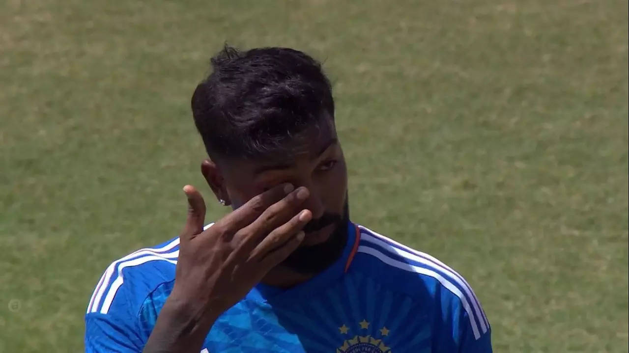 Hardik Pandya getting emotional during national anthem.