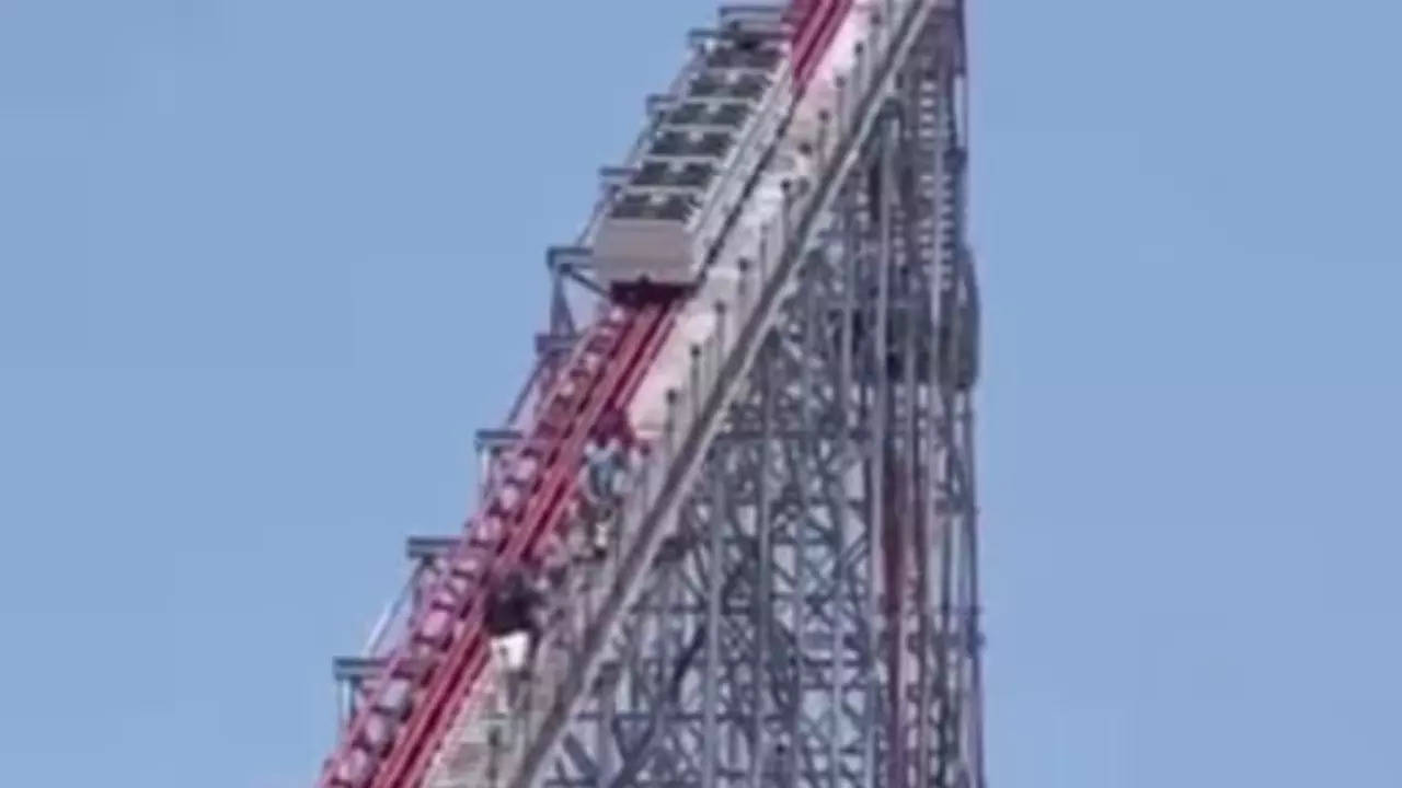 Rollercoaster Stops Mid Way At Highest Point Passengers Walk Down 200ft Ride. Watch