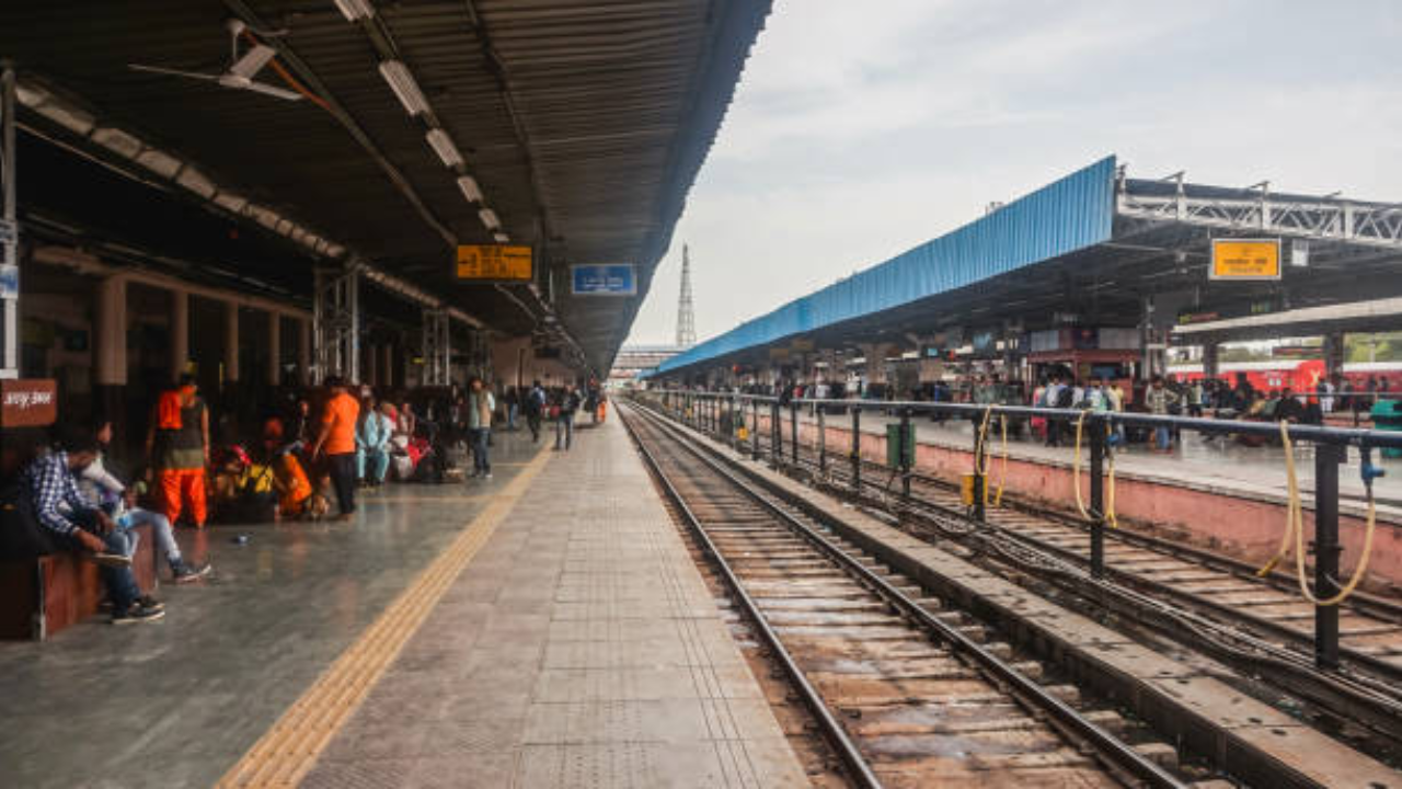 Mumbai's Parel, Vikroli and Kanjurmarg Stations to Get Rs 66 Crore Facelift