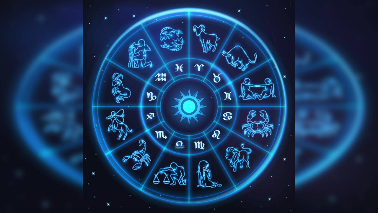 Daily Horoscope 8 August 'या' राशीच्या व्यक्तींनी विरोधकांपासून सावध