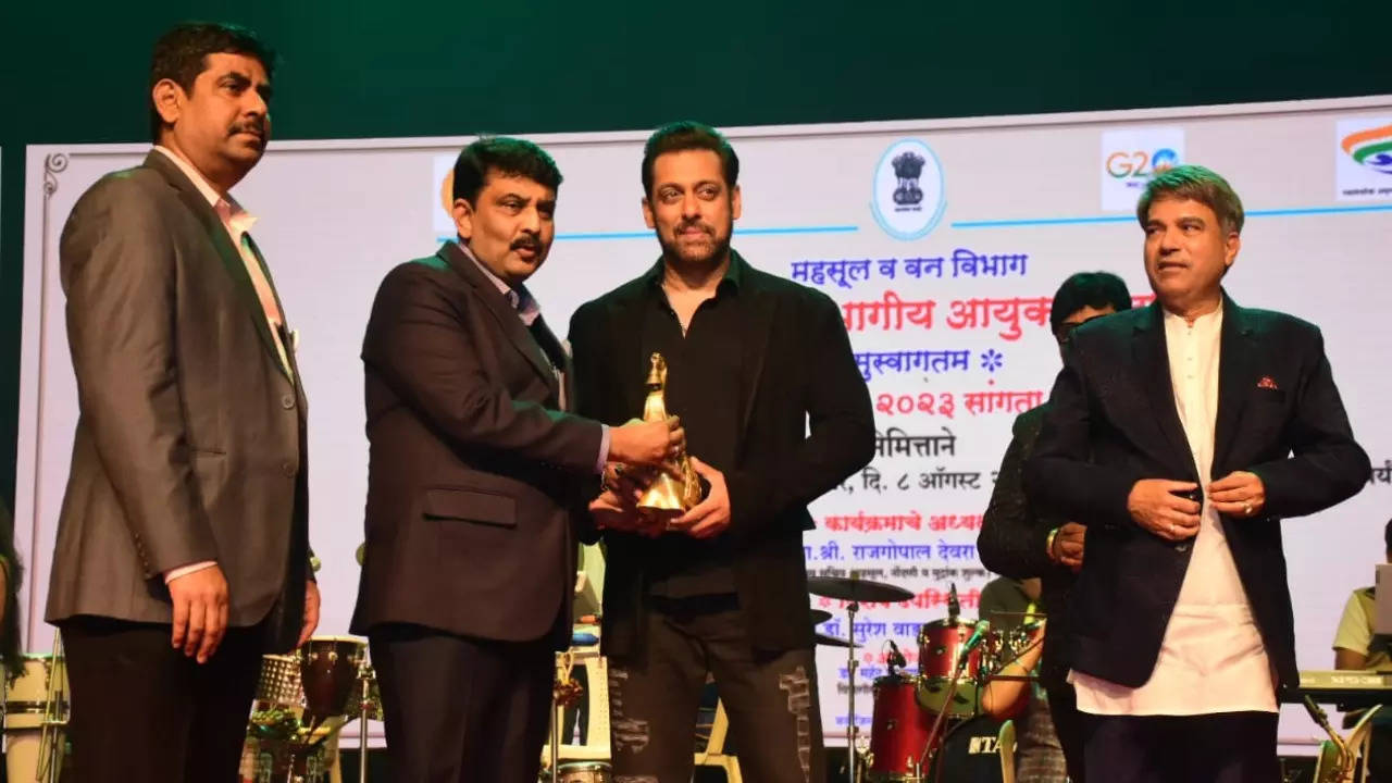 Salman Khan Steals The Spotlight At Event In Mumbai's Bandra. Fans Scream 'Bhai Rocks'