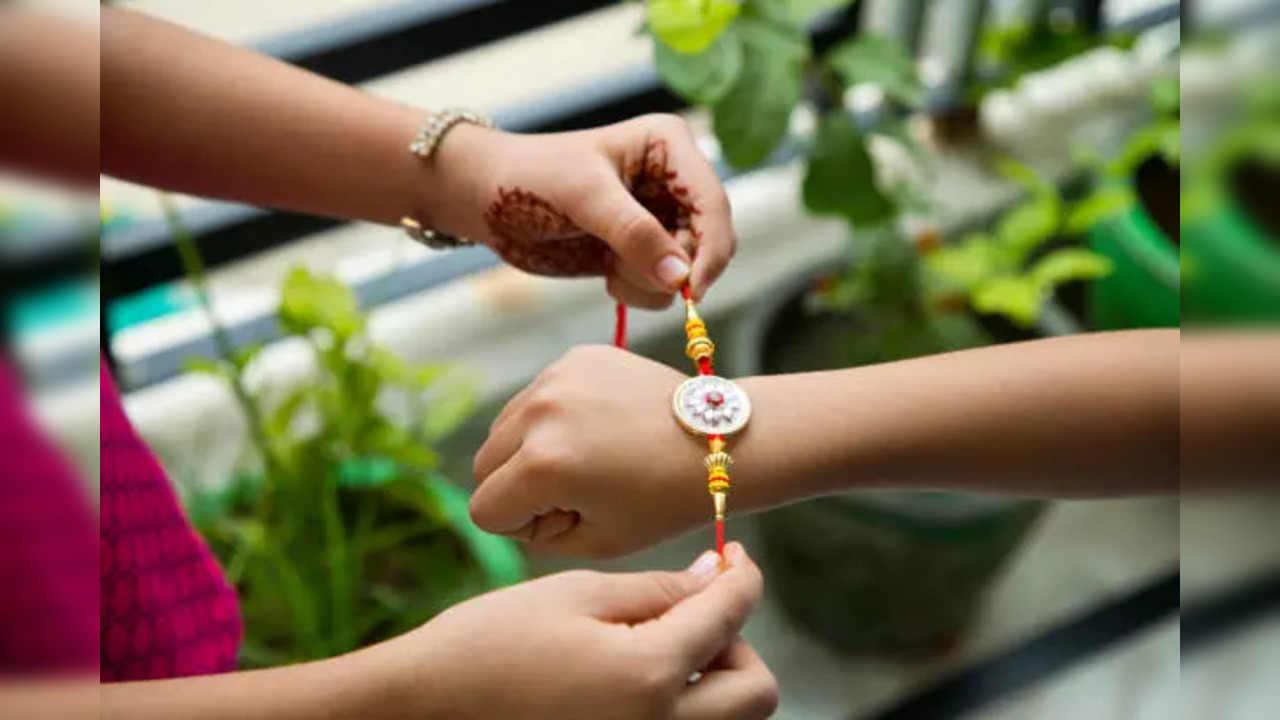 Know what types of Rakhi's should not be tied on your brother's wrist