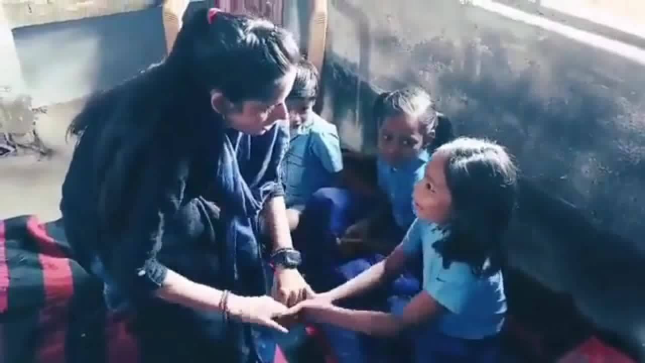 Small Studensxxx - Viral Video: School Teacher Educates Students On 'Good Touch, Bad Touch' |  Viral Videos News, Times Now