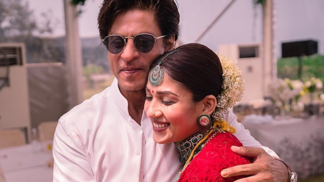 Shah Rukh Khan gave a witty reply to a fan who asked him about Nayanthara