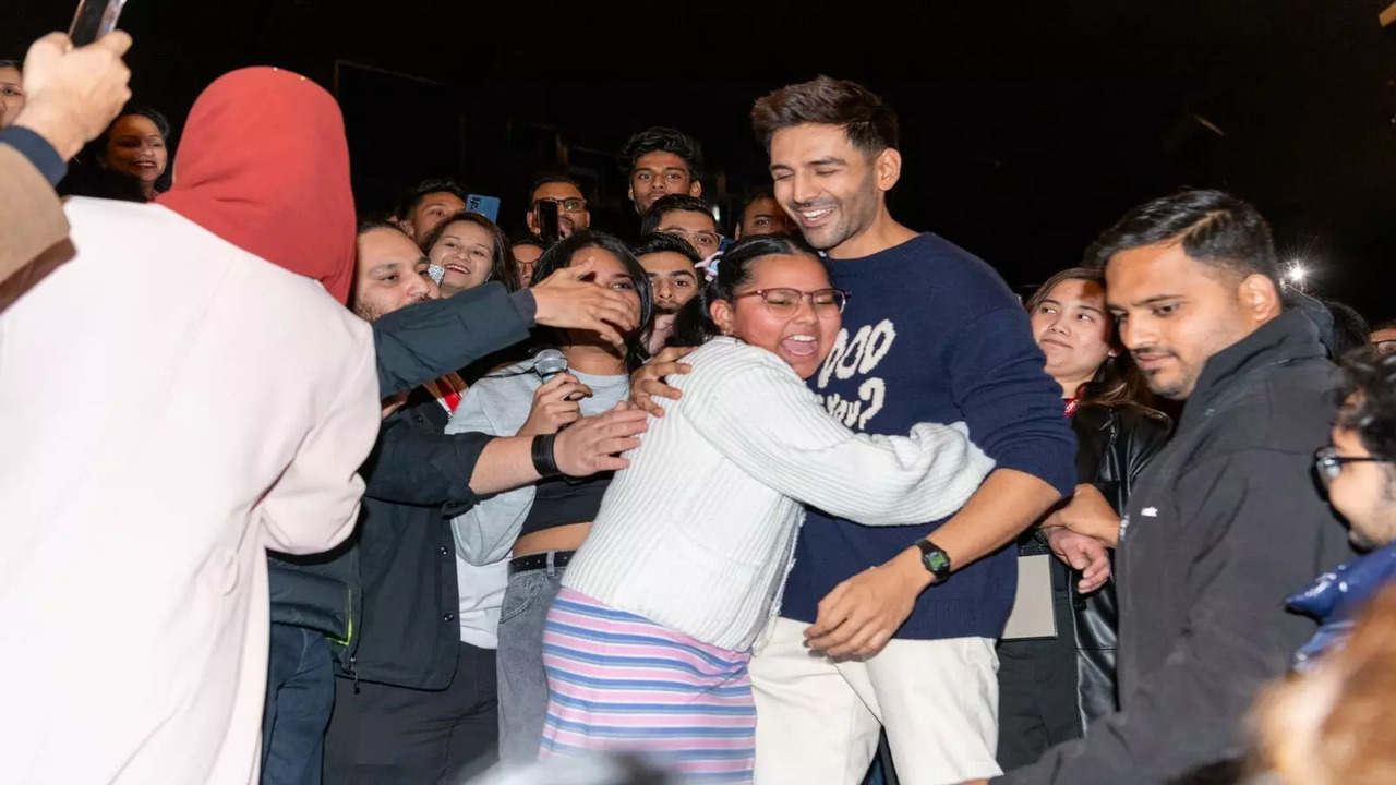 Kartik Aaryan Reacts To Marriage Proposal From A Female Fan, 'Great Welcome To Melbourne'