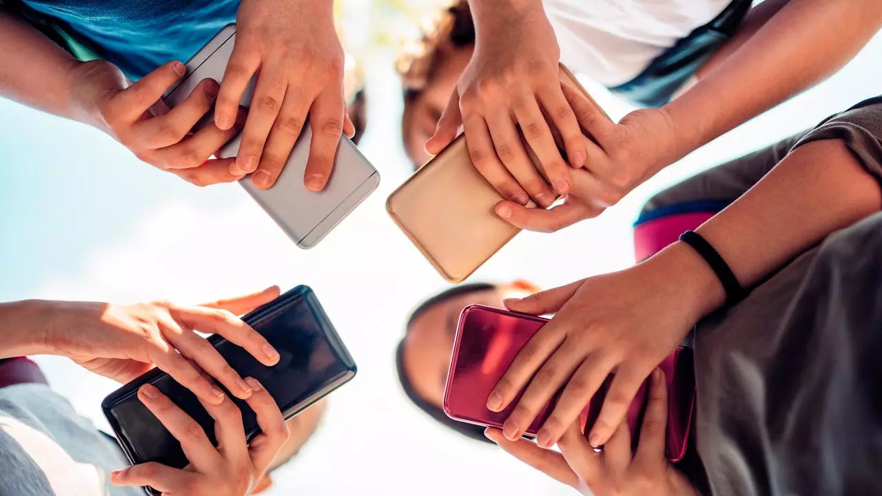 Delhi Schools To Restrict Use of Mobile Phones (Representative Photo)