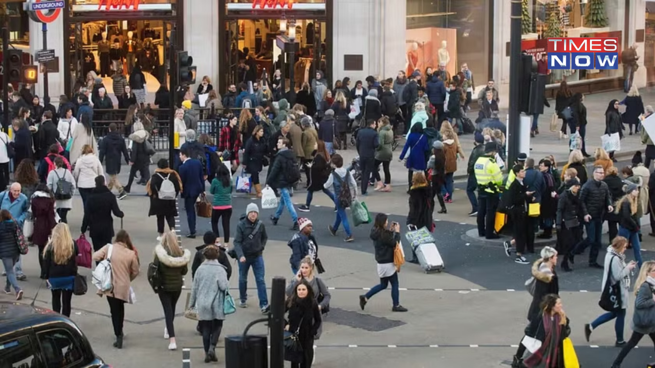 Hunt Them Down..': UK Home Secretary Slams TikTok Inspired Raids on Oxford Street