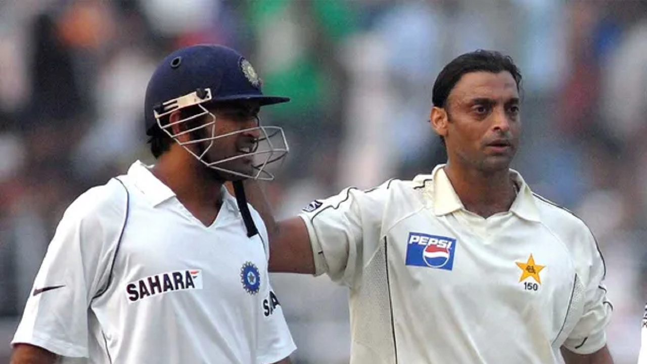 Shoaib Akhtar bowled a beamer to MS Dhoni in 2006