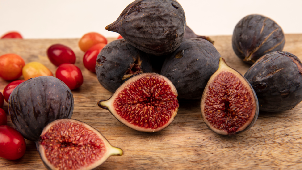 Know the wondrous health benefits of eating figs. Pic Credit: Freepik