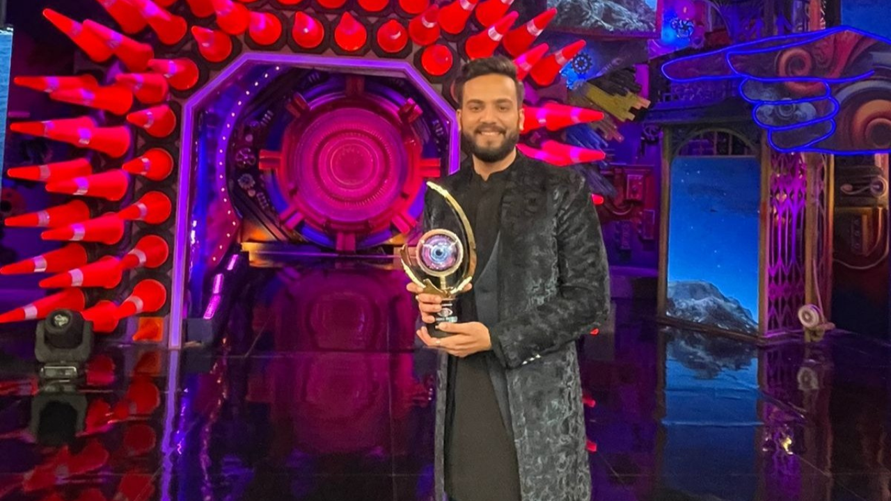 Bigg Boss OTT 2 Finale Winner Highlights: Elvish Yadav's Fans BEAM With ...