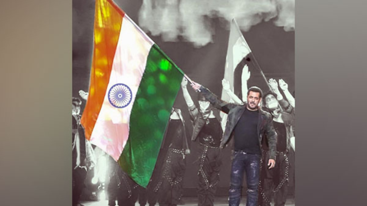 Salman Khan Extends Heartfelt Wishes On 77th Independence Day. Shares Pic With Tiranga 