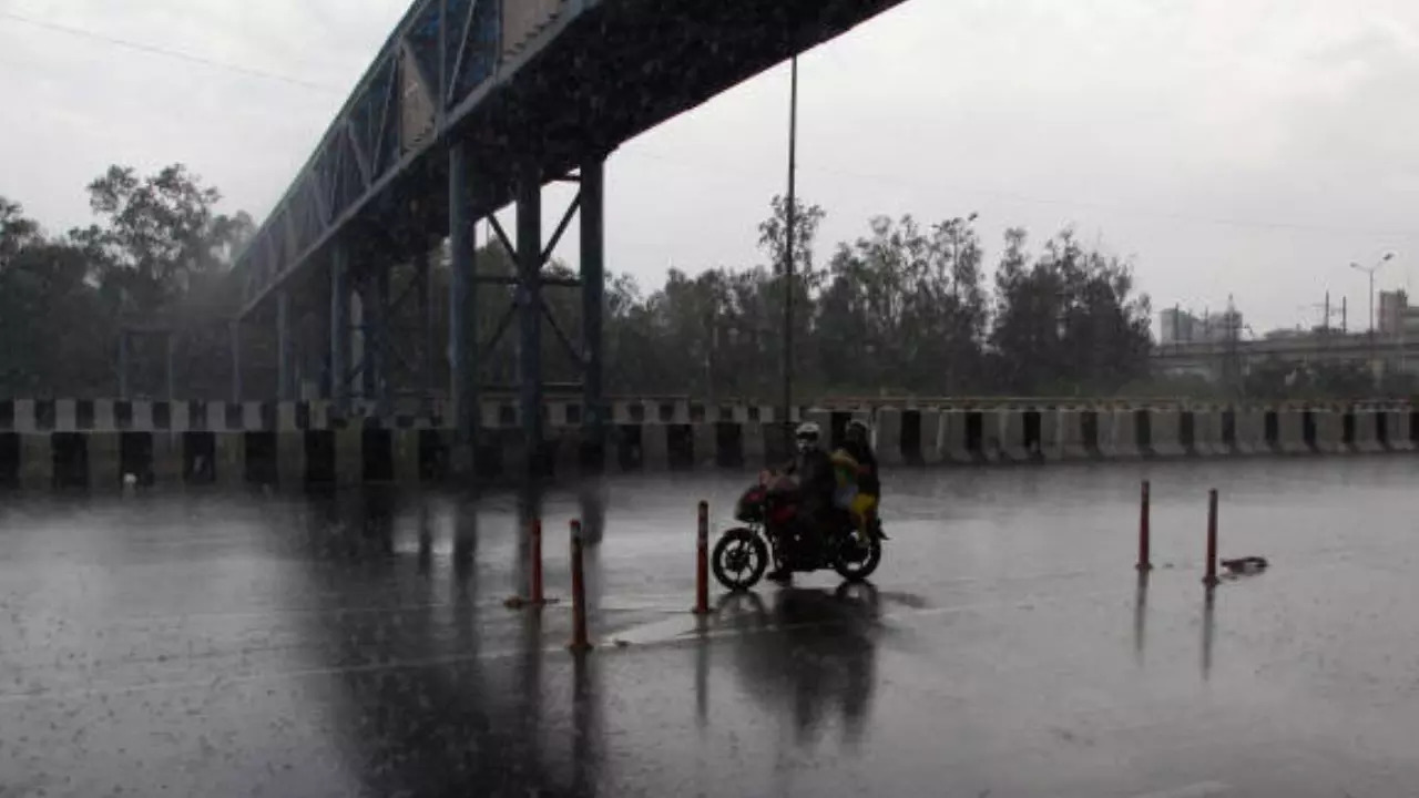 Heavy Rain in Delhi, NCR Brings Respite From Heat | Delhi News, Times Now