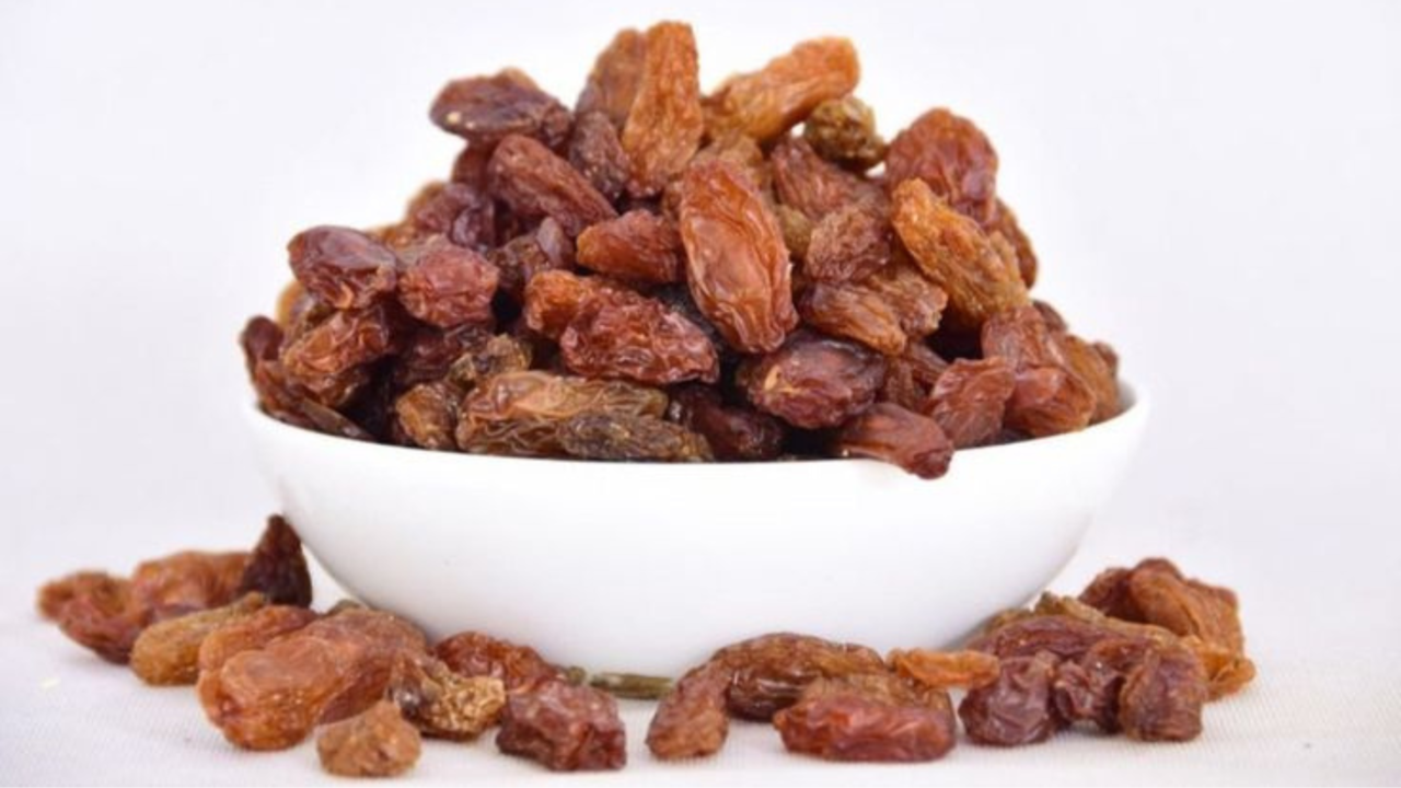 Munakka benefits: 8 incredible reasons to eat black raisins