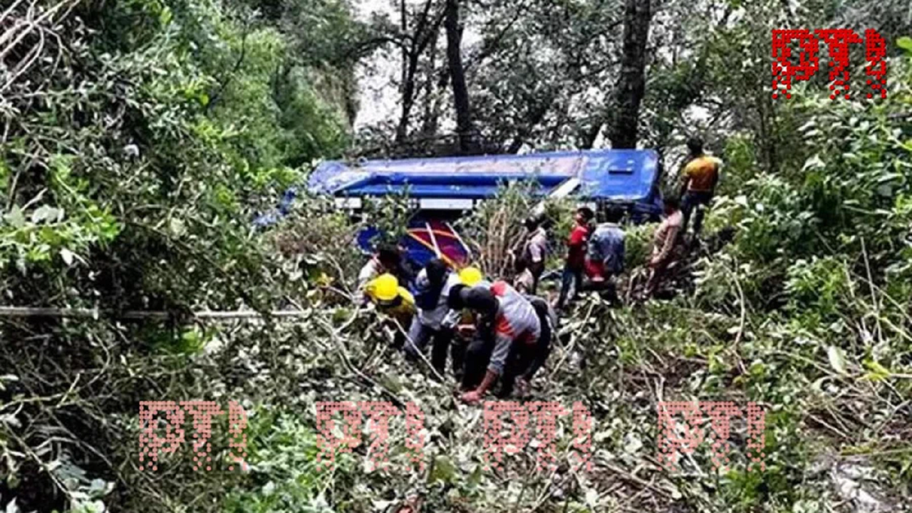 Seven people were killed and 28 injured when a bus carrying pilgrims from Gujarat fell into a gorge in Uttarkashi district of Uttarakhand on Sunday