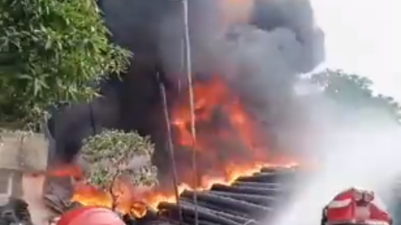 Video | Massive Fire Breaks Out In West Delhi Plastic Factory