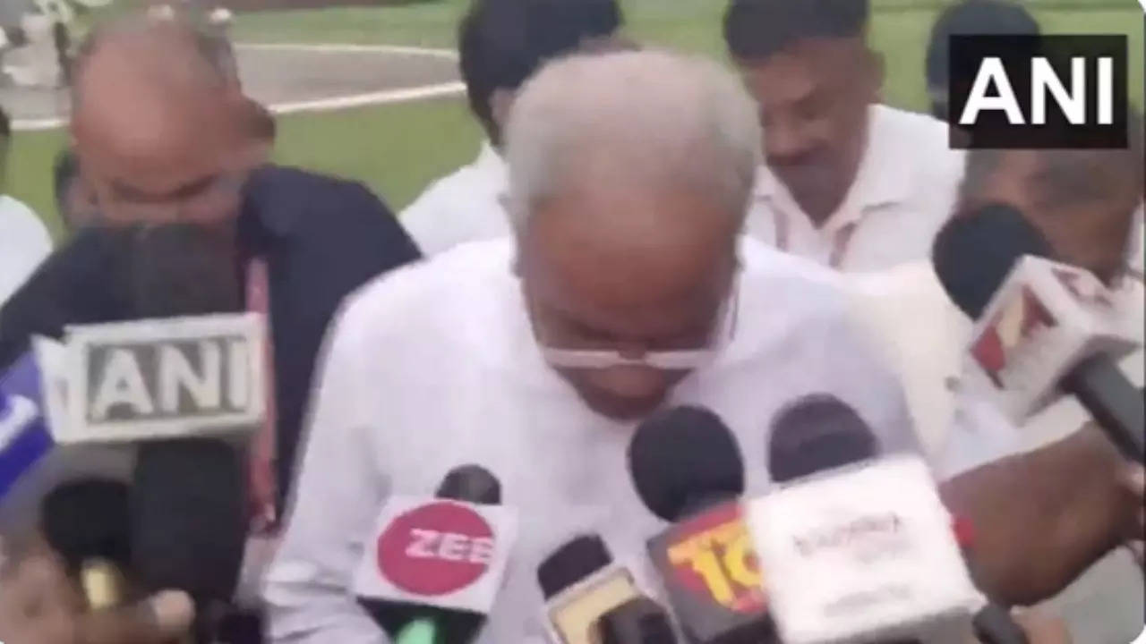 'Pirpiti Hein, It Won't Hurt', CM Bhupesh Baghel After Snake Appears During Press Conference