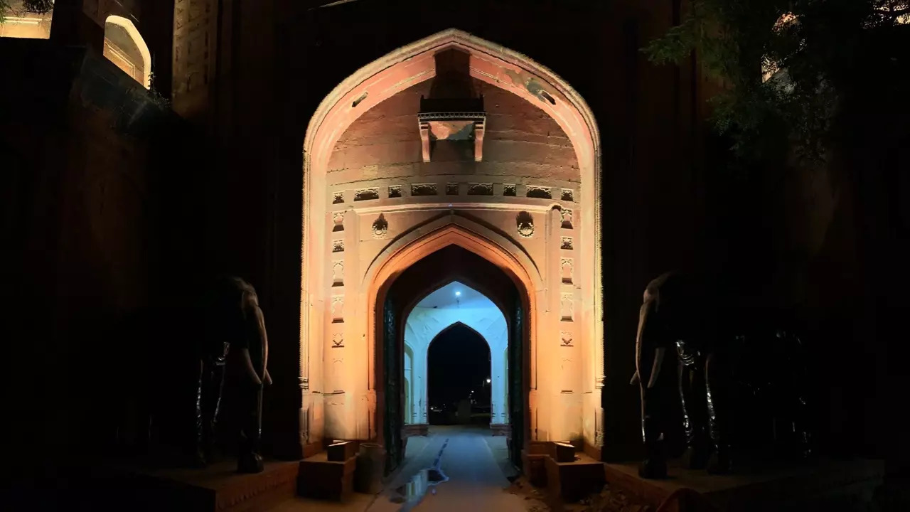 Dilli 'darwaaza' gate (Twitter/@builthistories)