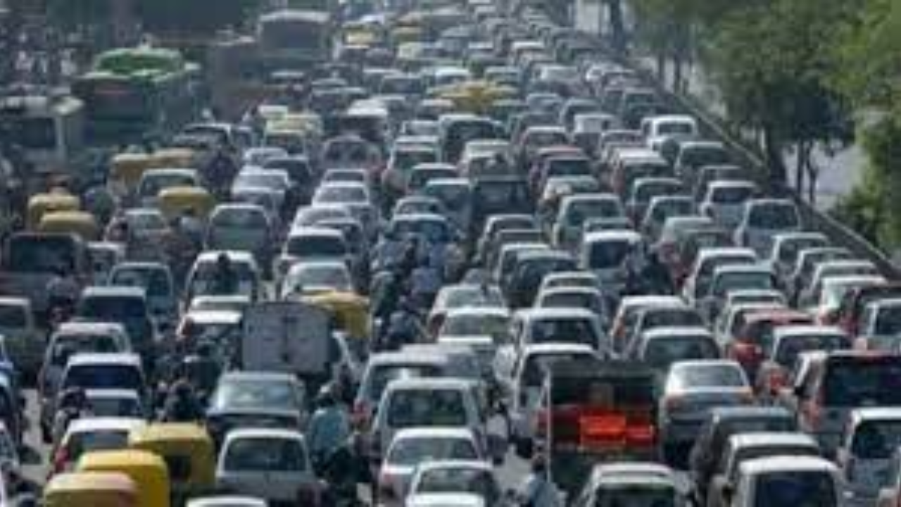 Delhi: Vehicle Owners with More than 5 Pending Challans to be Denied Access To Vahan Portal