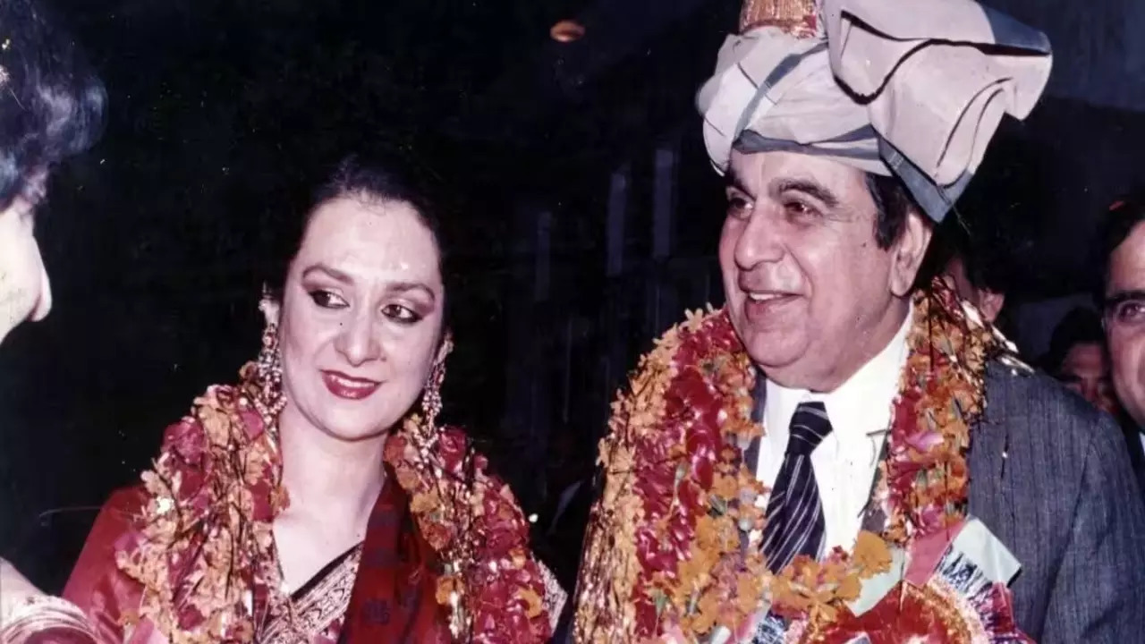 When Saira Banu REVEALED Dilip Kumar's Alleged Girlfriend Took Sleeping Pills On Their Engagement Day