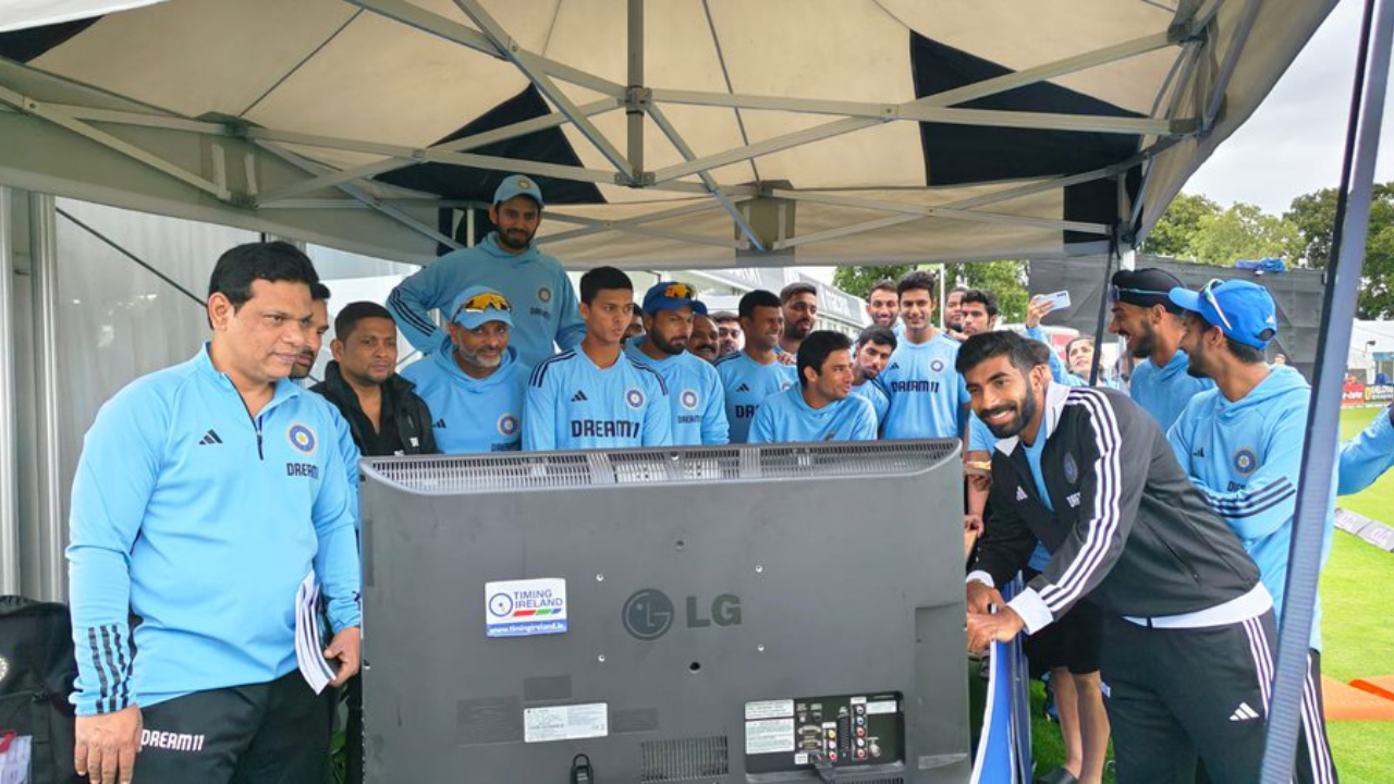 Team India Celebrating Chandrayan 3 Success