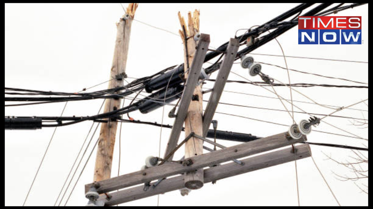 Dangling optical fiber cables from electricity polls has led to tragic accidents in the city