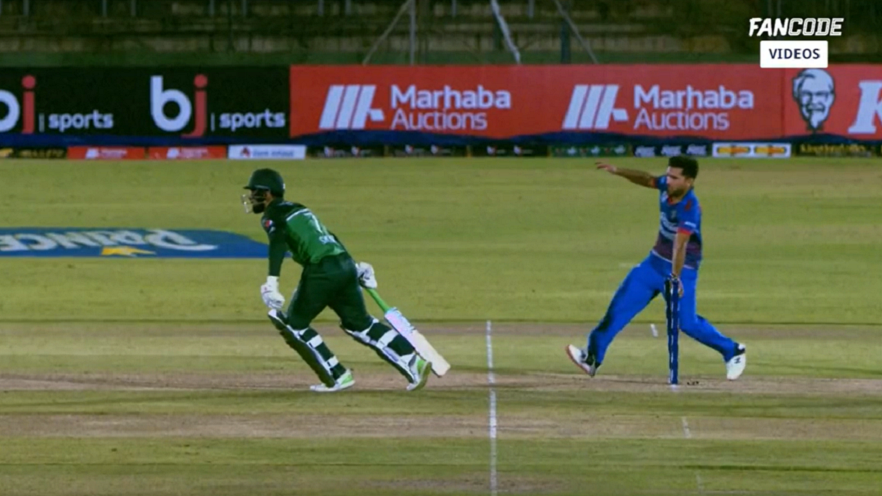 Afghanistani pacer Fazalhaq Farooqi runs out Pakistan's Shadab Khan at the non-striker's end during 2nd Afghanistan Pakistan ODI