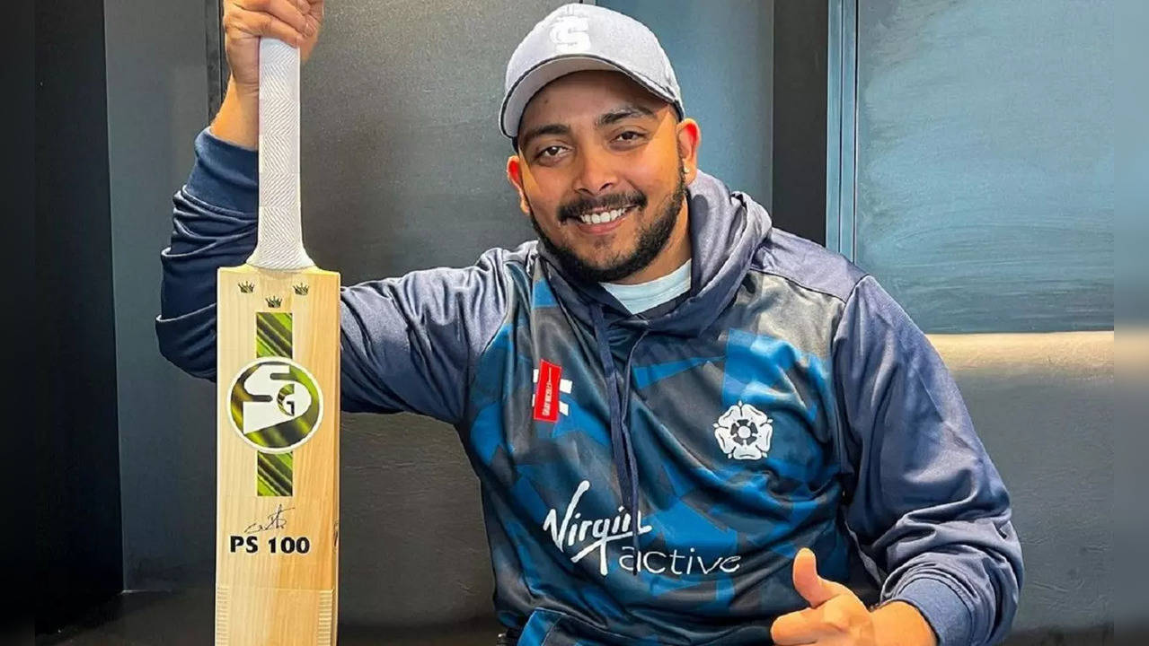 Prithvi Shaw's savage response to a troll after he tried to mock him for physical apperance goes viral