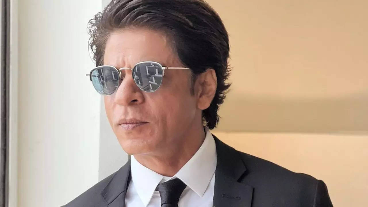 Shah Rukh Khan copies son AbRam's hairstyle (see pics) – India TV