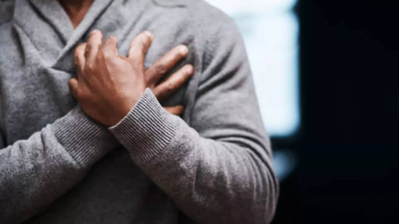 signs of heart attack sweating during sleep can be a warning sign of a heart attack