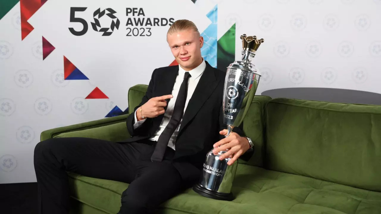 Erling Haaland wins PFA Player of the year award.